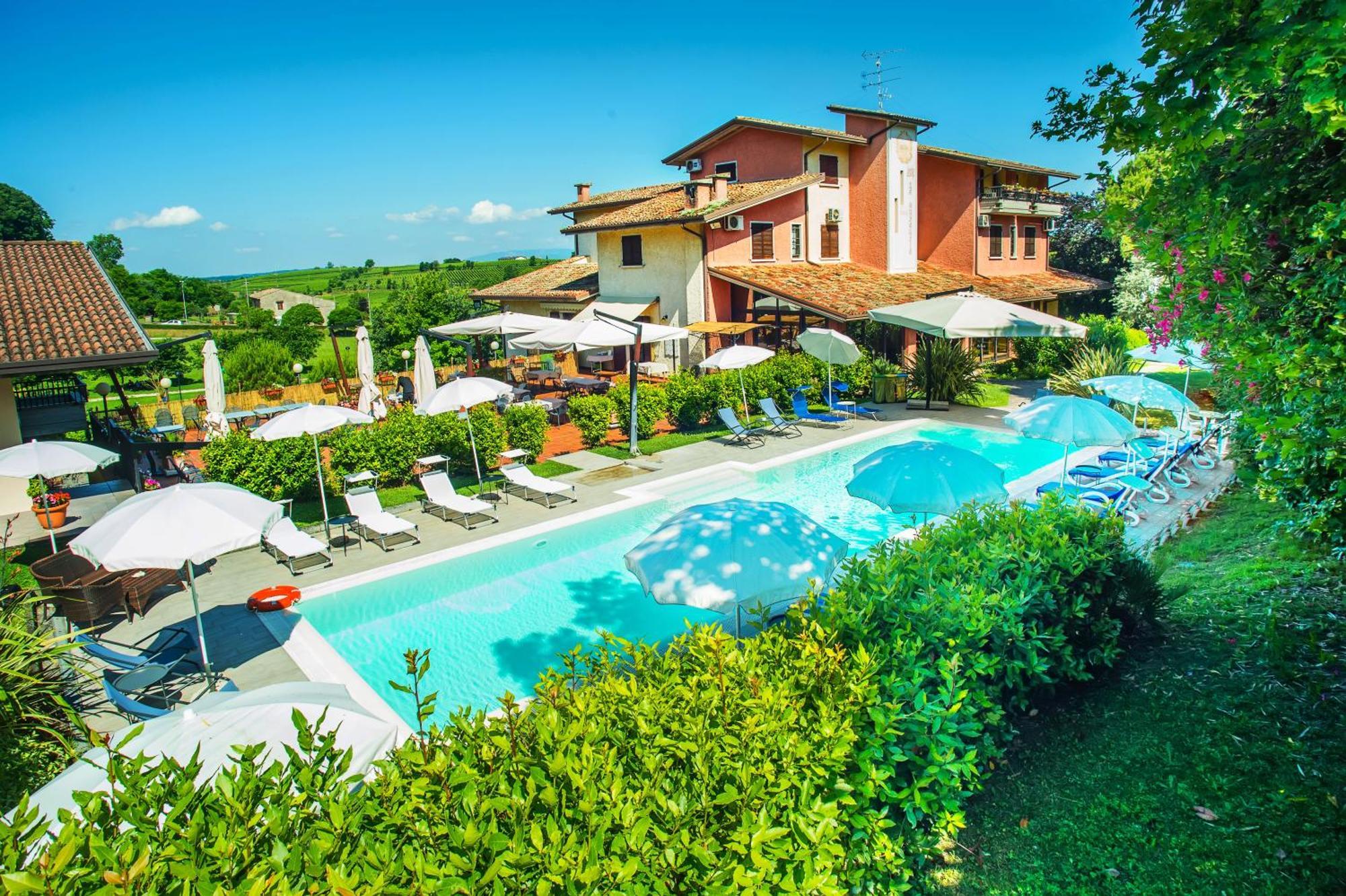 Hotel Il Castello Pozzolengo Exterior photo